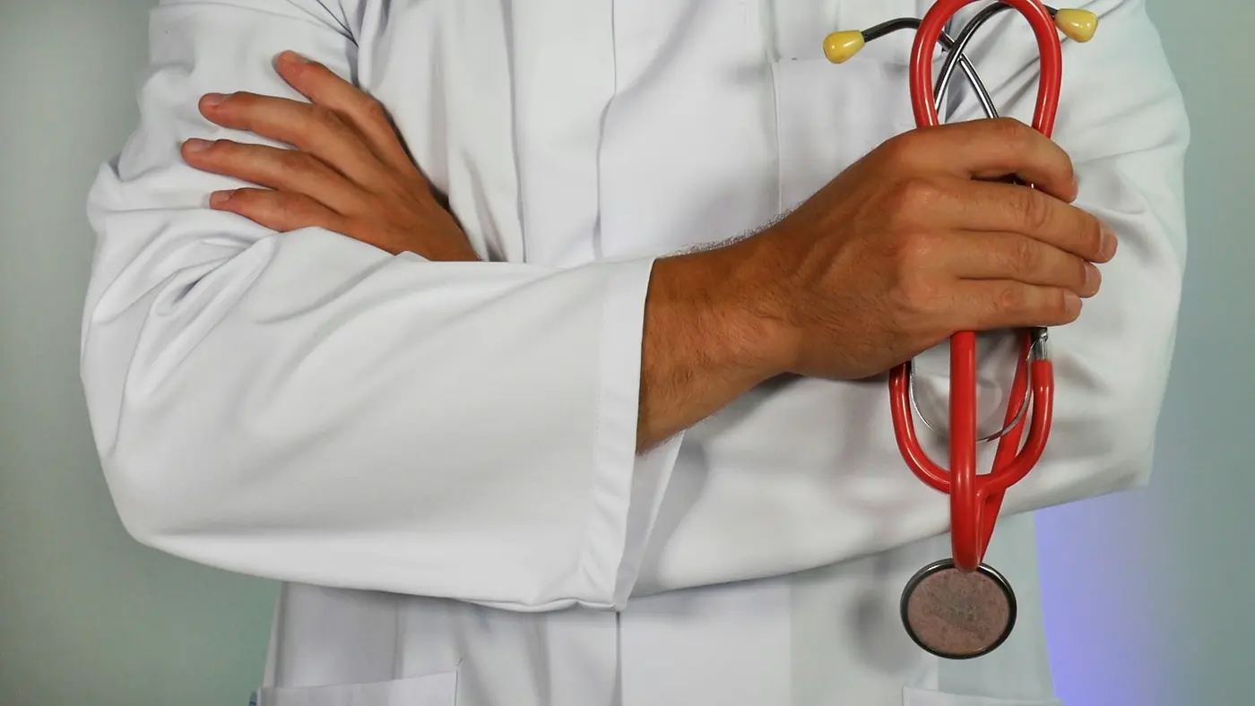 Especialista en cáncer anal en Zapopan durante una consulta de valoración